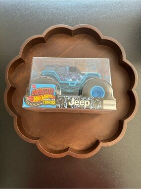 Oversized Hot Wheels Oversized Monster Trucks Jeep
